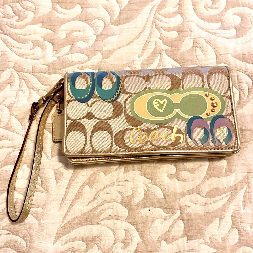 Coach wristlet. Wrist wallet. Comfy and pretty. Lots of room. Like new.